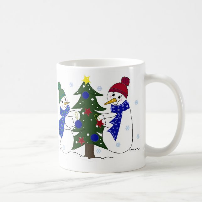Schneemänner schmücken einen Weihnachtsbaum Kaffeetasse (Rechts)