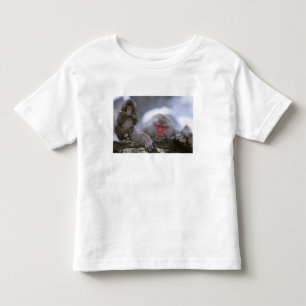 Schneenaffen-Mutter und Kind, Jigokudani, Nagano, Kleinkind T-shirt