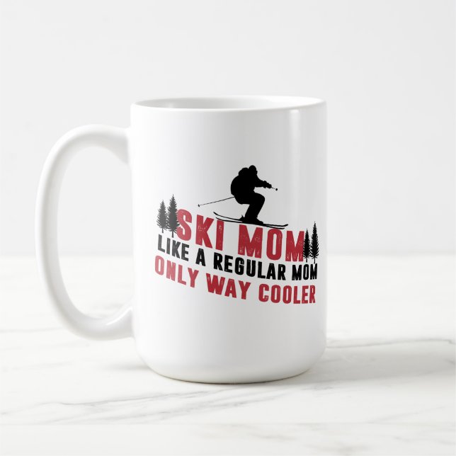 Schneeschlitten-Mama wie eine regelmäßige Mama nur Kaffeetasse (Links)