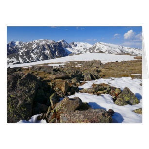 Schneeschmelzen auf den Felsen