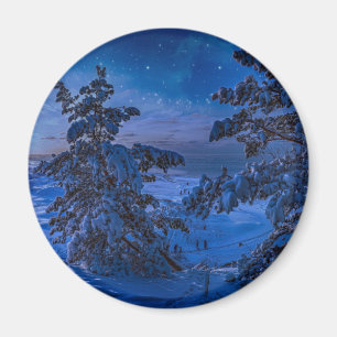 Schneesichere Ostseeküste mit Tannenbaum in der Na Magnet