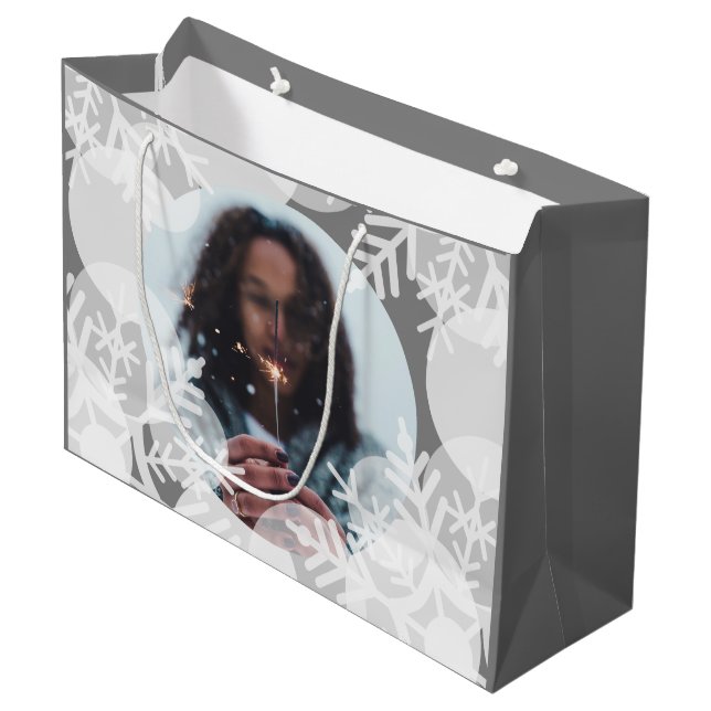 Schneestars - Weiß, Grau - Geschenktasche Große Geschenktüte (Vorderseite Schrägansicht)