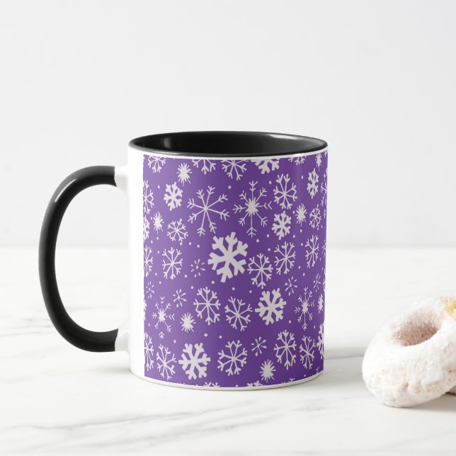 Schneesturm mit Lila Hintergrund Tasse (Mit Donut)