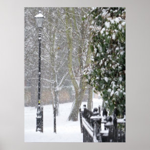 Schneeszene mit Old Street Light Poster