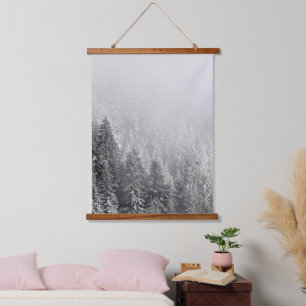 Schneewald in Nebel gewickelt Wandteppich Mit Holzrahmen