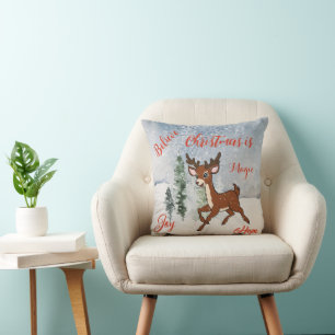 Schneewald mit einem Hirsch Weihnachten Kissen