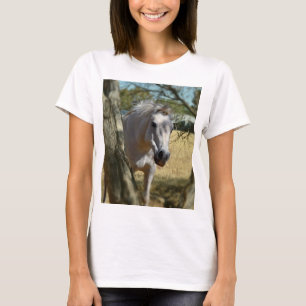 "Schneeweiß: Das majestätische Steed" T-Shirt