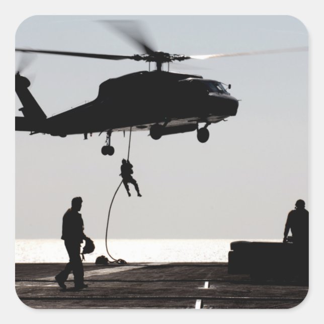 Schnelles Seil des Personals aus einem SH-60F Quadratischer Aufkleber (Vorderseite)
