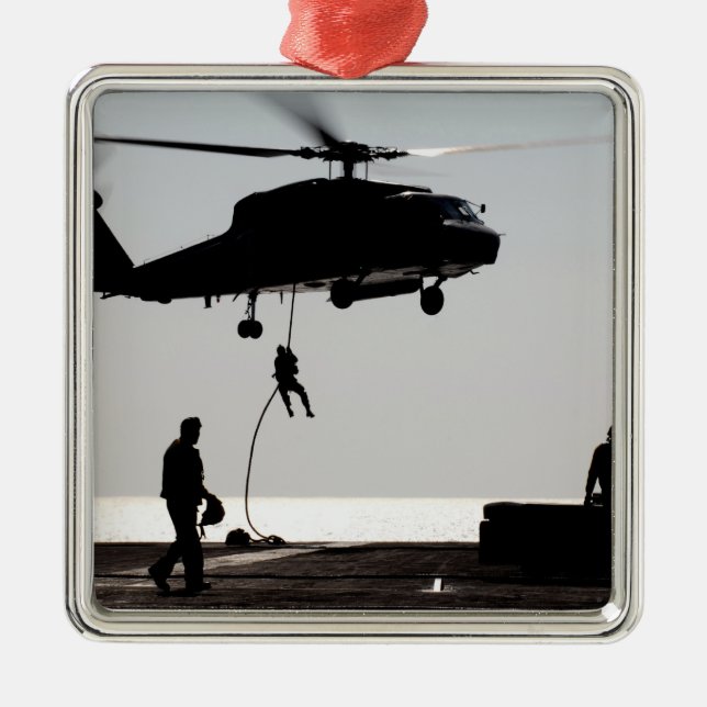 Schnelles Seil des Personals aus einem SH-60F Silbernes Ornament (Vorne)