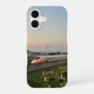 Schnellzug bei Sonnenuntergang: Moderne Eisenbahnl iPhone 16 Hülle