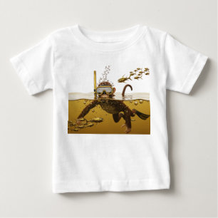 Schnorchel-Affe mit goldenem mechanischem Fisch in Baby T-shirt
