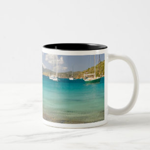Schnorchler in der idyllischen Bucht Pirates Bight Zweifarbige Tasse