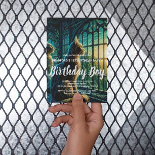 Schnurrbart-Späher am Fenster Postkarte