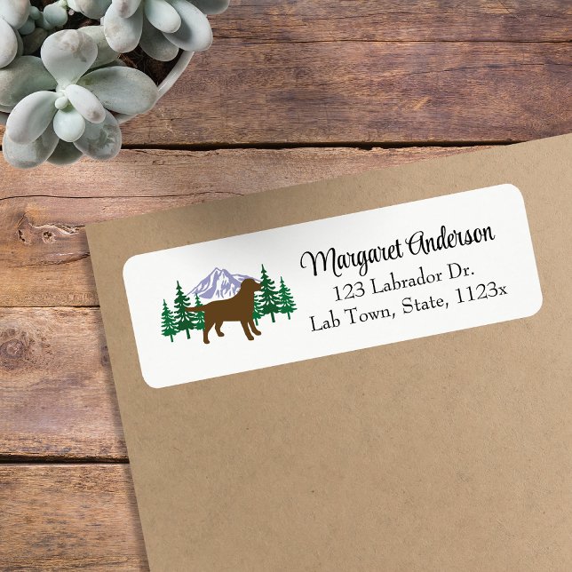 Schokolade Labrador Evergreen Rücksendeadresse (Chocolate Labrador Outline Evergreen Design Return Address Labels for Labrador Owners.  Silhouette.)