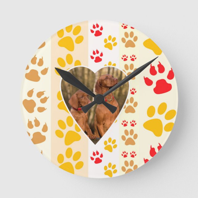 Schokolade Labrador Retriever Dog Hearts Paw Print Runde Wanduhr (Vorderseite)