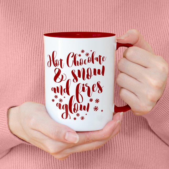 Schokolade und Schnee und Brände Aglow Typografie Tasse (Hot Chocolate and snow and fires aglow cozy holiday mug)