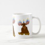 Schokoladen-Elche mit Kerzen Kaffeetasse<br><div class="desc">Machen Sie meine, ist Schokolade für Chanukah… Elche mit Kerzen auf seinen Geweihen bereit, Geburtstag, Chanukka- oder Kaffeepause zu feiern.</div>