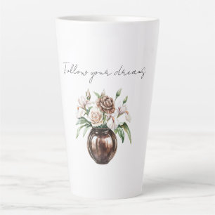 Schokoladenbraune Elfenbeincreme-Blumen Milchtasse