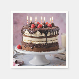 Schokoladencreme-Geburtstagskuchen mit Erdbeeren,  Serviette