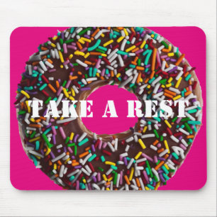 SchokoladenDonut mit bunten Sprinklen Mousepad