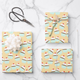 Schokoladenkuchen mit Creme und Kirsche oben Geschenkpapier Set