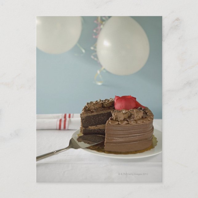 Schokoladenkuchen mit vermisstem Stück auf dem Tis Postkarte (Vorderseite)