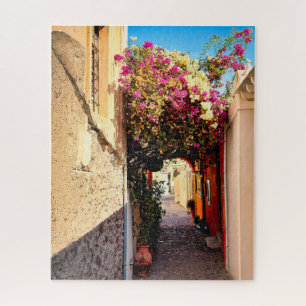 Schöne Allee in Santorini, Griechenland