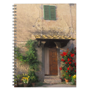 Schöne alte Zuhause mit Blume in San Gimignano Notizblock