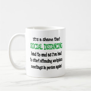 Schöne Arbeitsstätte soziale Distanz Kaffeetasse