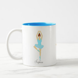 Schöne Balletttänzerin in hellblau gekleidet Zweifarbige Tasse