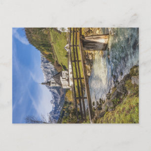 Schöne Berge mit Kirche Postkarte