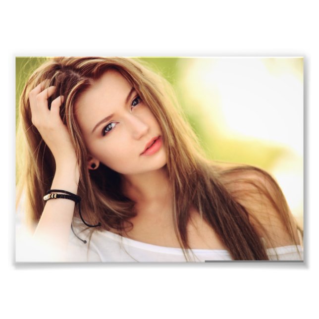 Schöne Blond Girl spielt mit ihrer Haare Fotodruck (Vorne)