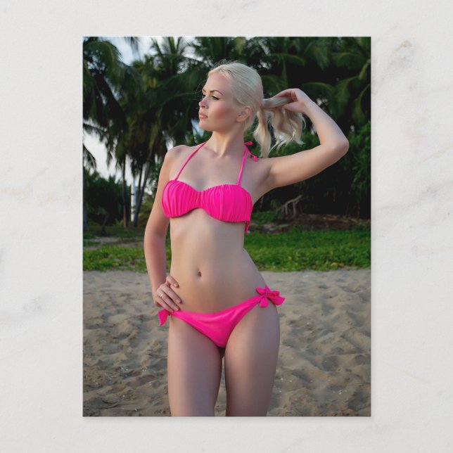 Schöne Blonde in heißen Rosa Postkarte (Vorderseite)