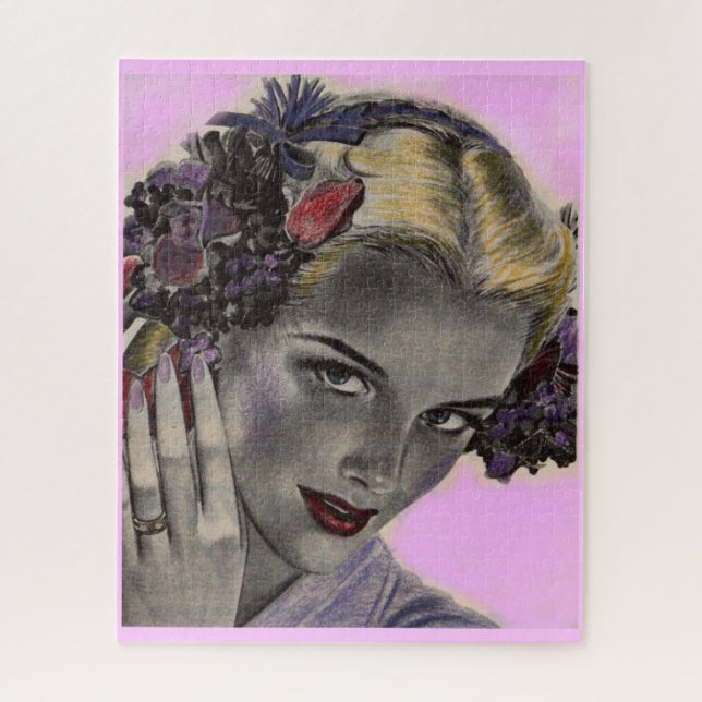 schöne Blondine mit Blume im Haar (Vertikal)