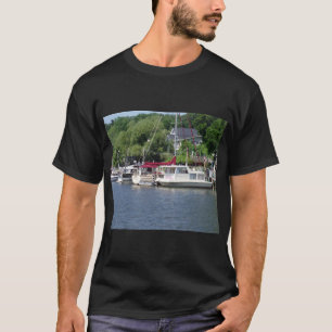 Schöne Boote und Dock T-Shirt