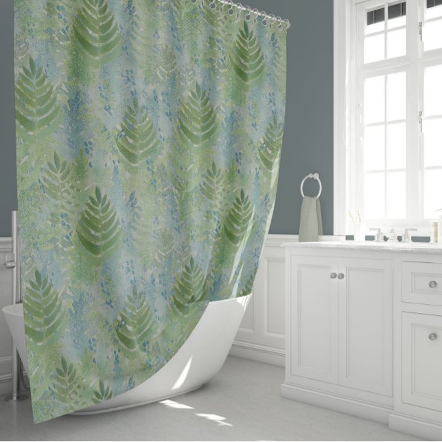 Schöne botanische Blues Grüntöne Duschvorhang (Delicate Fern Leaves In Shades Of Blues And Greens Shower Curtain from Studio Posies.)