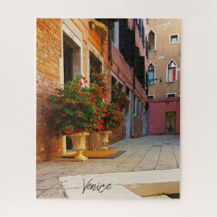 Schöne Canale Grande in den roten Blume von Venedi