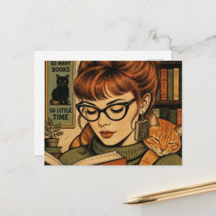 Schöne Dame und ihre Katze beim Lesen Postkarte