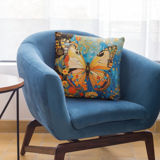 Schöne dekorative Schmetterlingsflora Kissen (Von Creator hochgeladen)