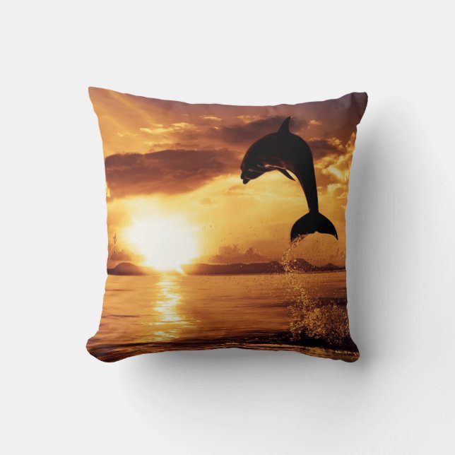 Schöne Dolphin bei Sunset Throw Kissen (Vorderseite)