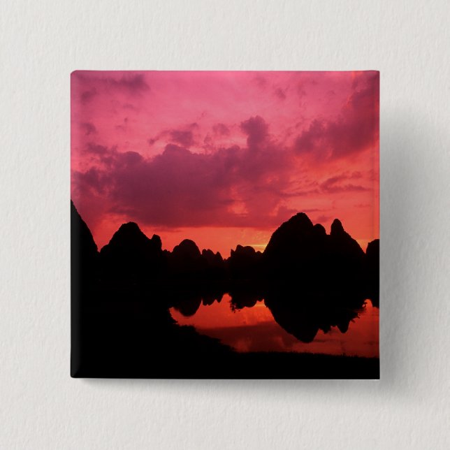 Schöne Farbe bei Sonnenuntergang der Kalksteinberg Button (Vorderseite)