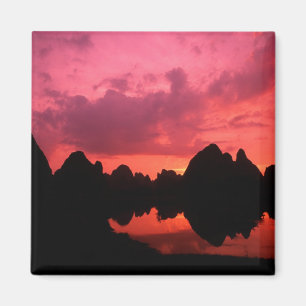 Schöne Farbe bei Sonnenuntergang der Kalksteinberg Magnet