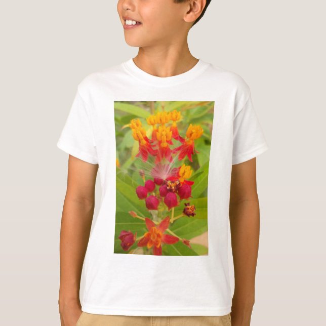 Schöne, farbenfrohe Blüte mit Milkweed Art Printin T-Shirt (Vorderseite)