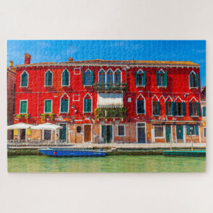 Schöne Fassade eines Palastes in Venedig