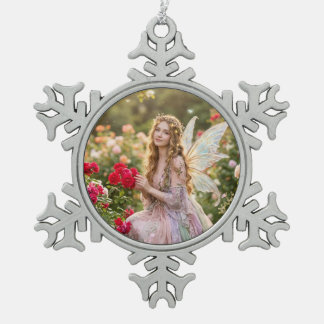 Schöne Feenprinzessin im Rosengarten Schneeflocken Zinn-Ornament