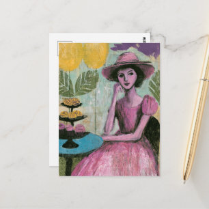 Schöne Frau in Rosa am Cupcake-Tisch Postkarte