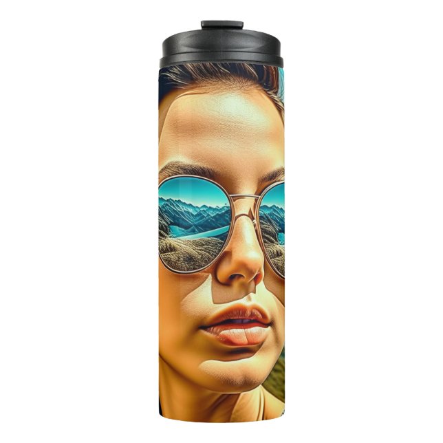 Schöne Frau in Sonnenbrille Reflectoine Thermosbecher (Vorderseite)