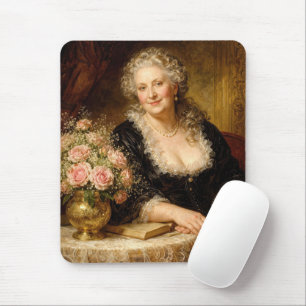 Schöne Frau mit Rosenbouquet posiert Mousepad