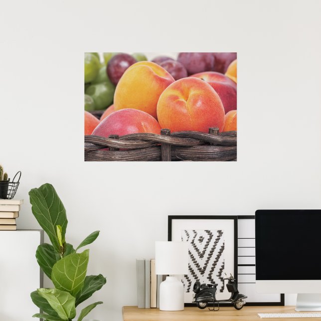 Schöne frische Früchte in einem Korb Poster (Heimbüro)
