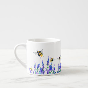 Schöne Frühlingsblumen und Bienen fliegen - Espressotasse